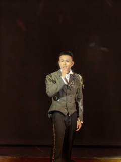 之前有去过男巫客厅，当时就被邓男子的魔术表演折服了。这次的表